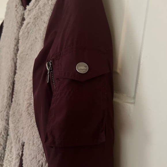 Levi’s Sherpa Quilted Bomber Jacket Maroon Women’s - Picture 9 of 11